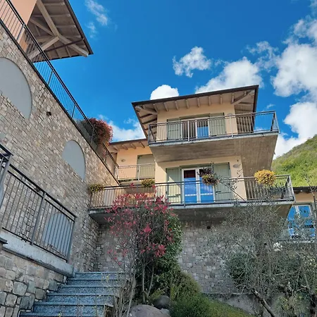 Italy Homes - Heaven On The * Tavernola Bergamasca